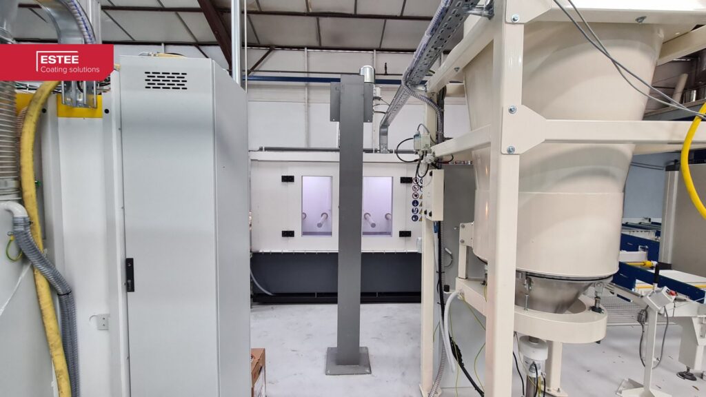 Poederlakcabine voor sandwichpanelen: ESTEE