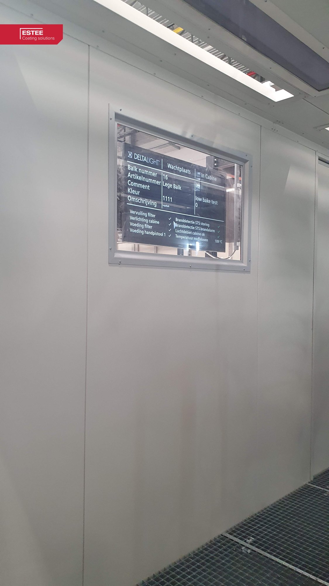 Scherm in de cabine toont de lakker alle informatie per balk