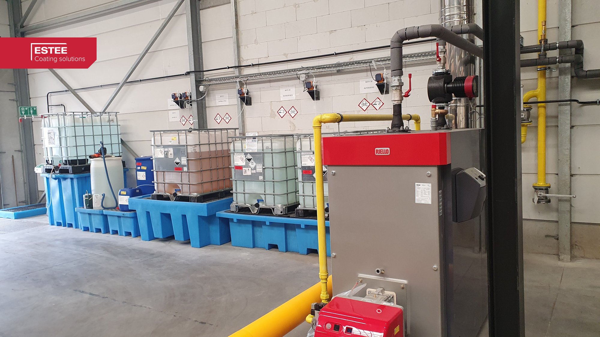 Doseerpompen voor de chemie en hoogrendementsketel voor de verwarmde baden