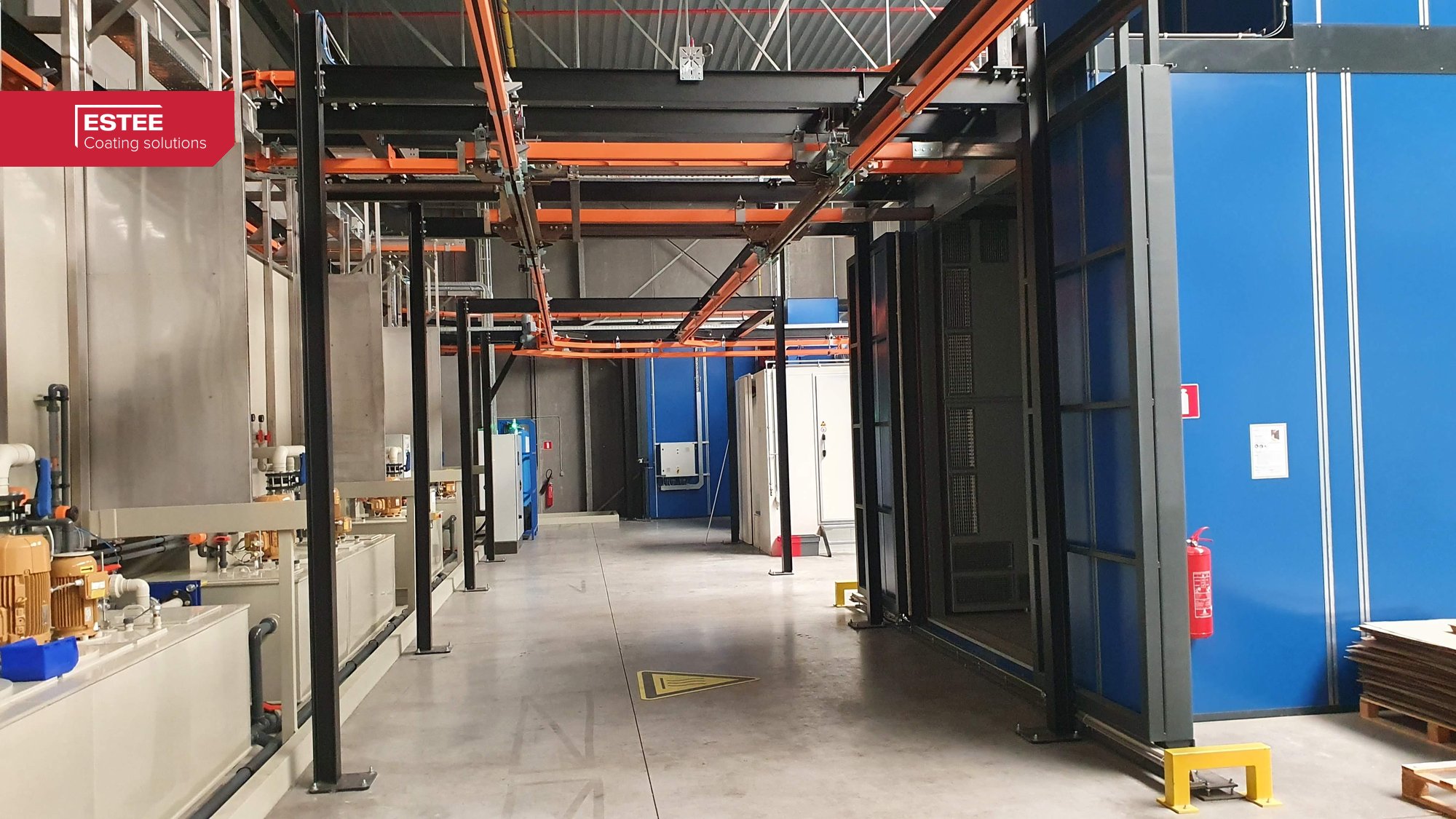 Voorbehandelingstunnel, ovens en monorail bij Delta Light in Wevelgem