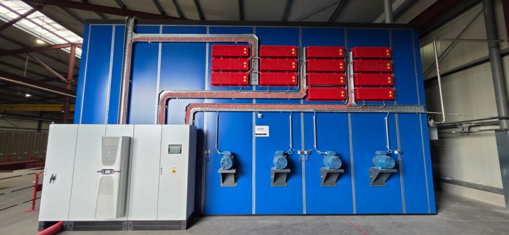 Hybride oven met elektrische verwarming en eigen elektrische kast bij Triangle (FR) — ESTEE