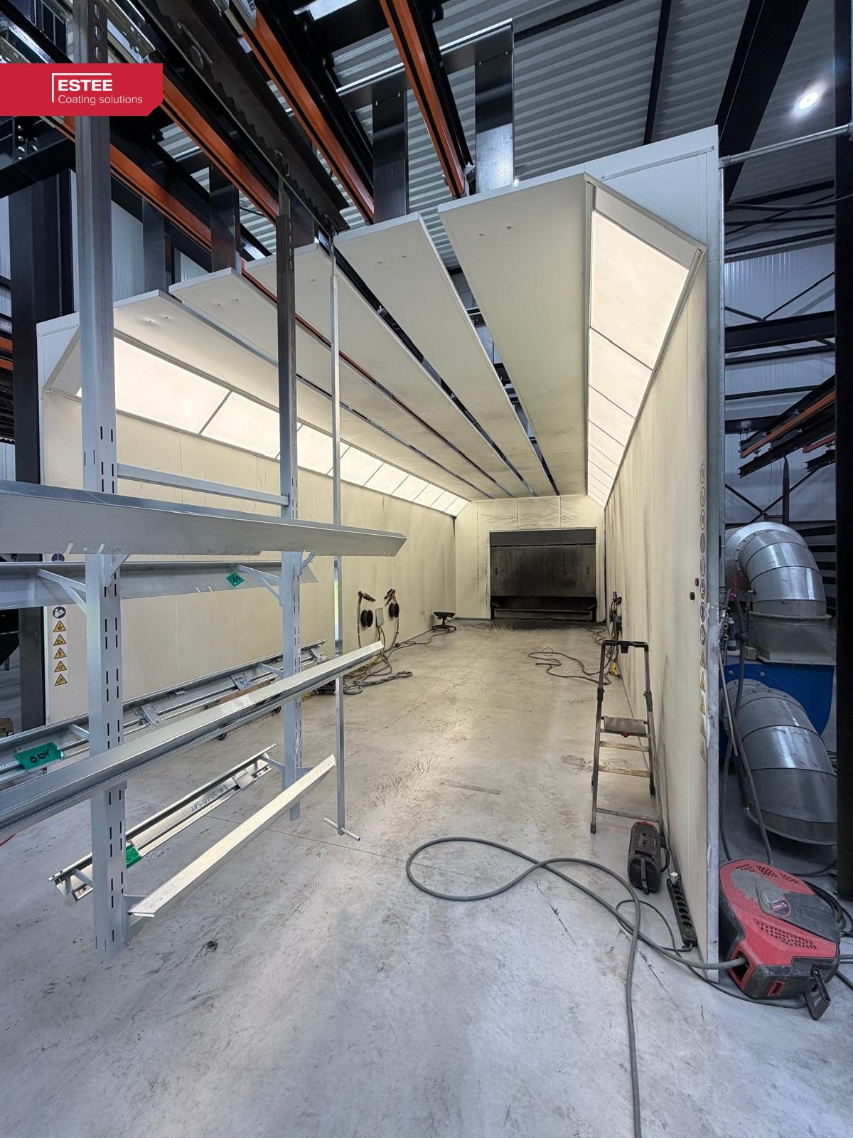 Poederlakcabine met horizontale afzuiging bij SaBimetal