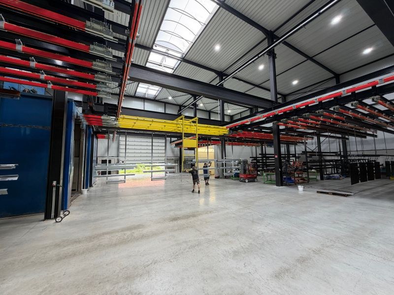 Nieuwe poederlakinstallatie bij SaBimetal Poedercoating