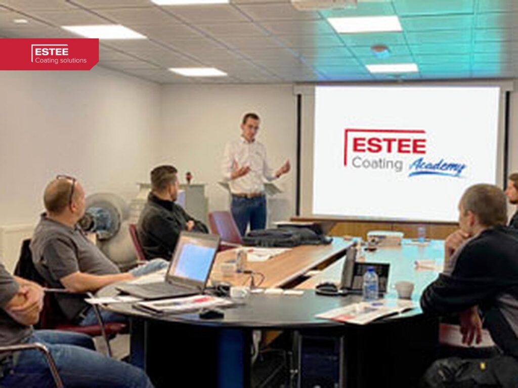 Opleiding voor operatoren in de ESTEE Coating Academy
