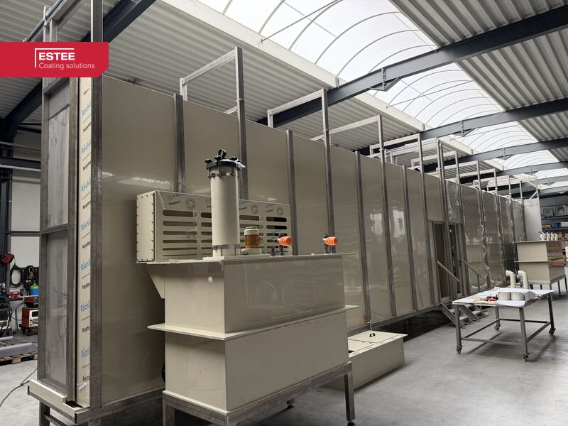 Voorbehandelingstunnel in aanbouw in het ESTEE-atelier